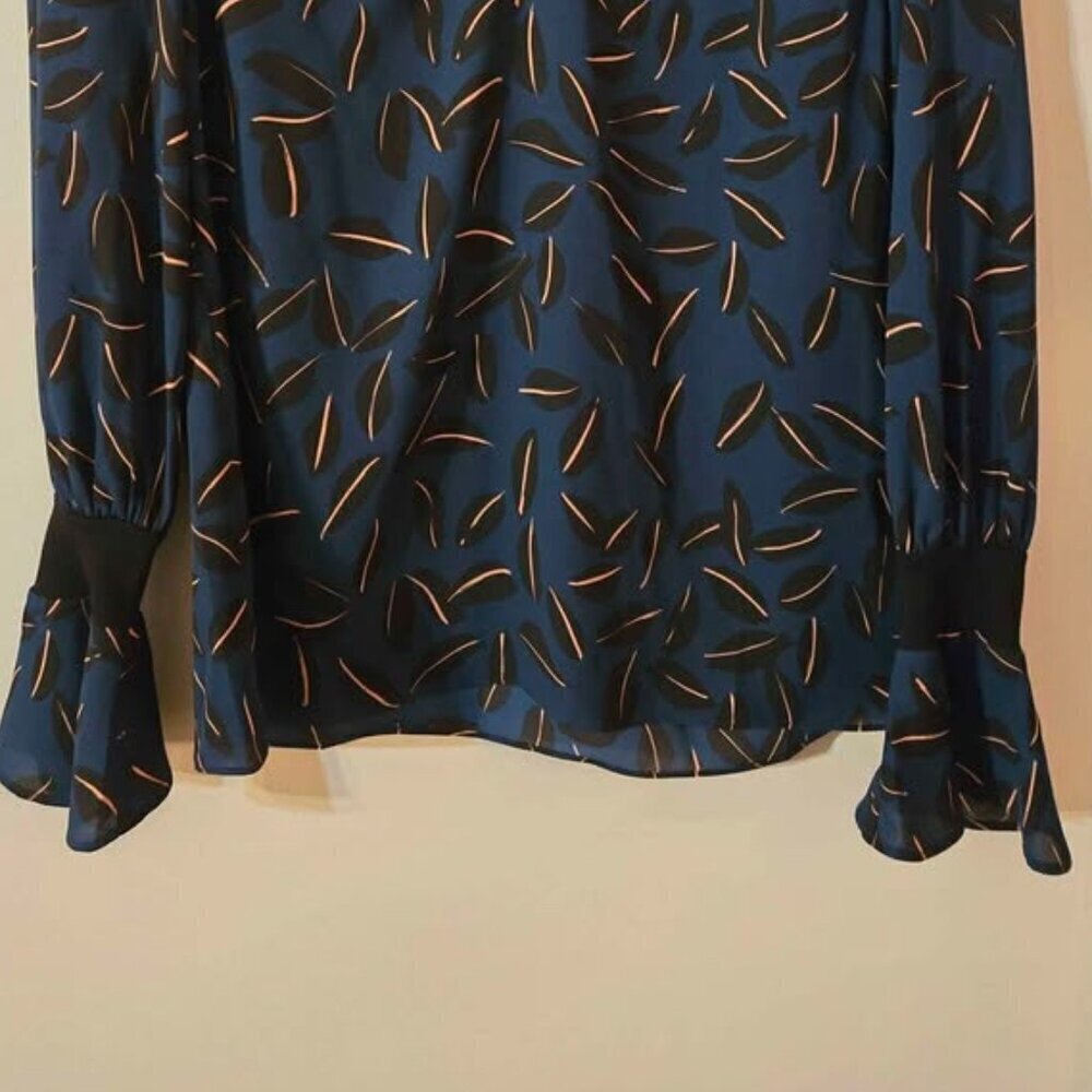 CAbi Shadow Leaf Blouse Size XS - Picture 4 of 10